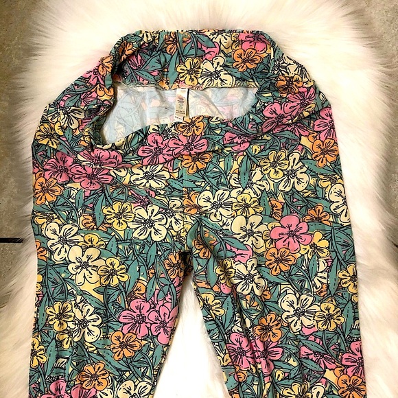 💝 LULAROE PRINT LEGGINGS - Picture 2 of 6